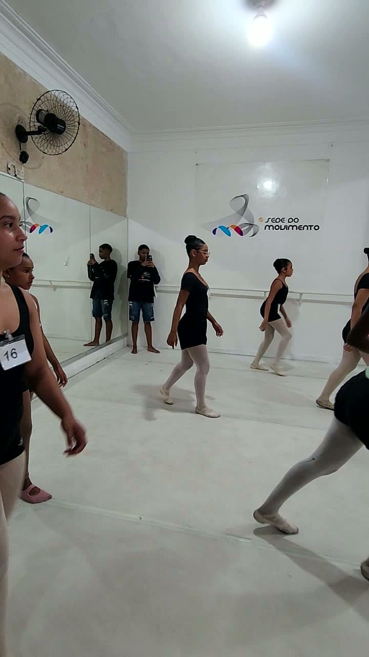 Candidata com o número 16 durante a prova de bolsa
